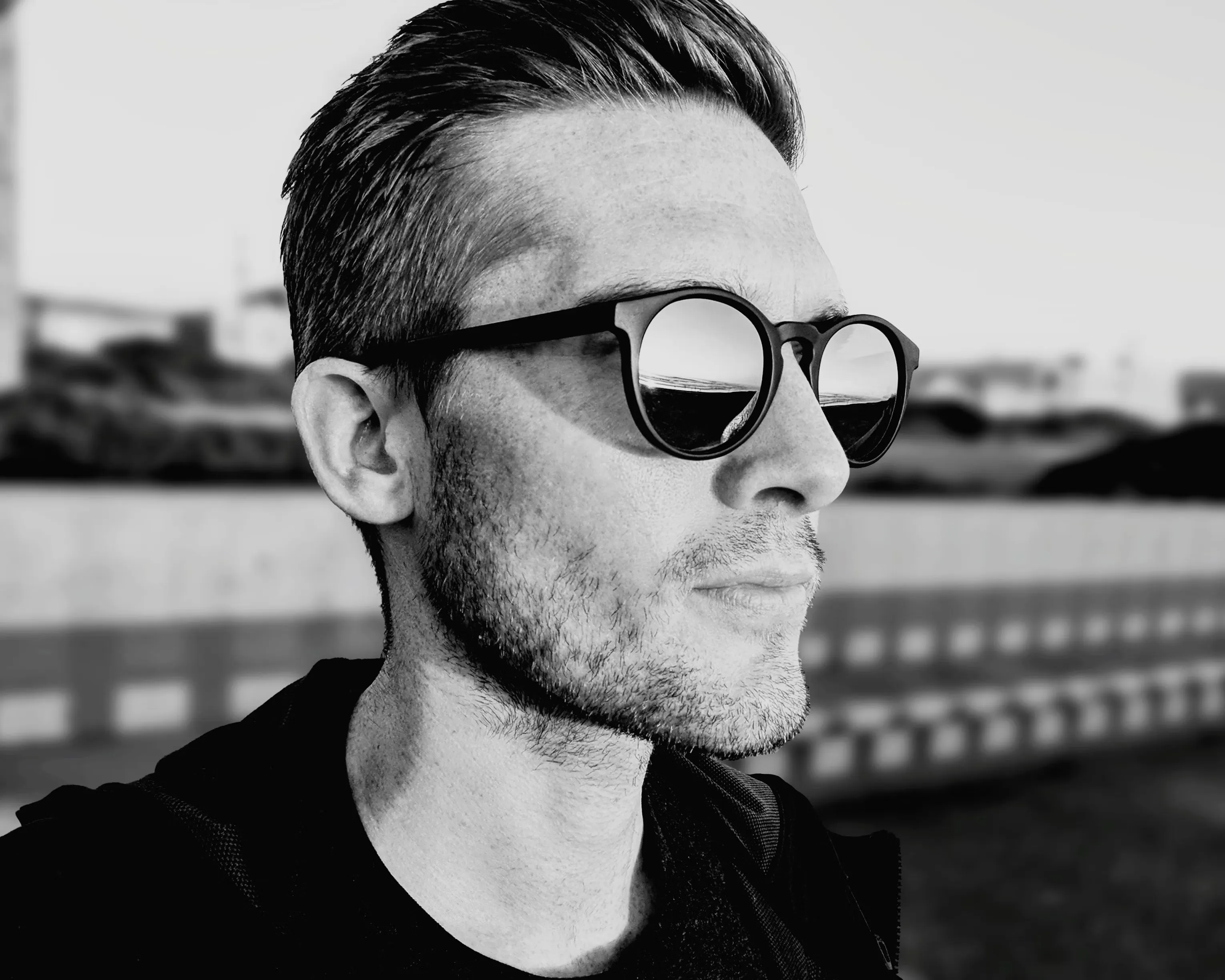 Aelyron limited-edition luxury ashtray campaign — modern design, precision machining, and collectible desktop architecture.